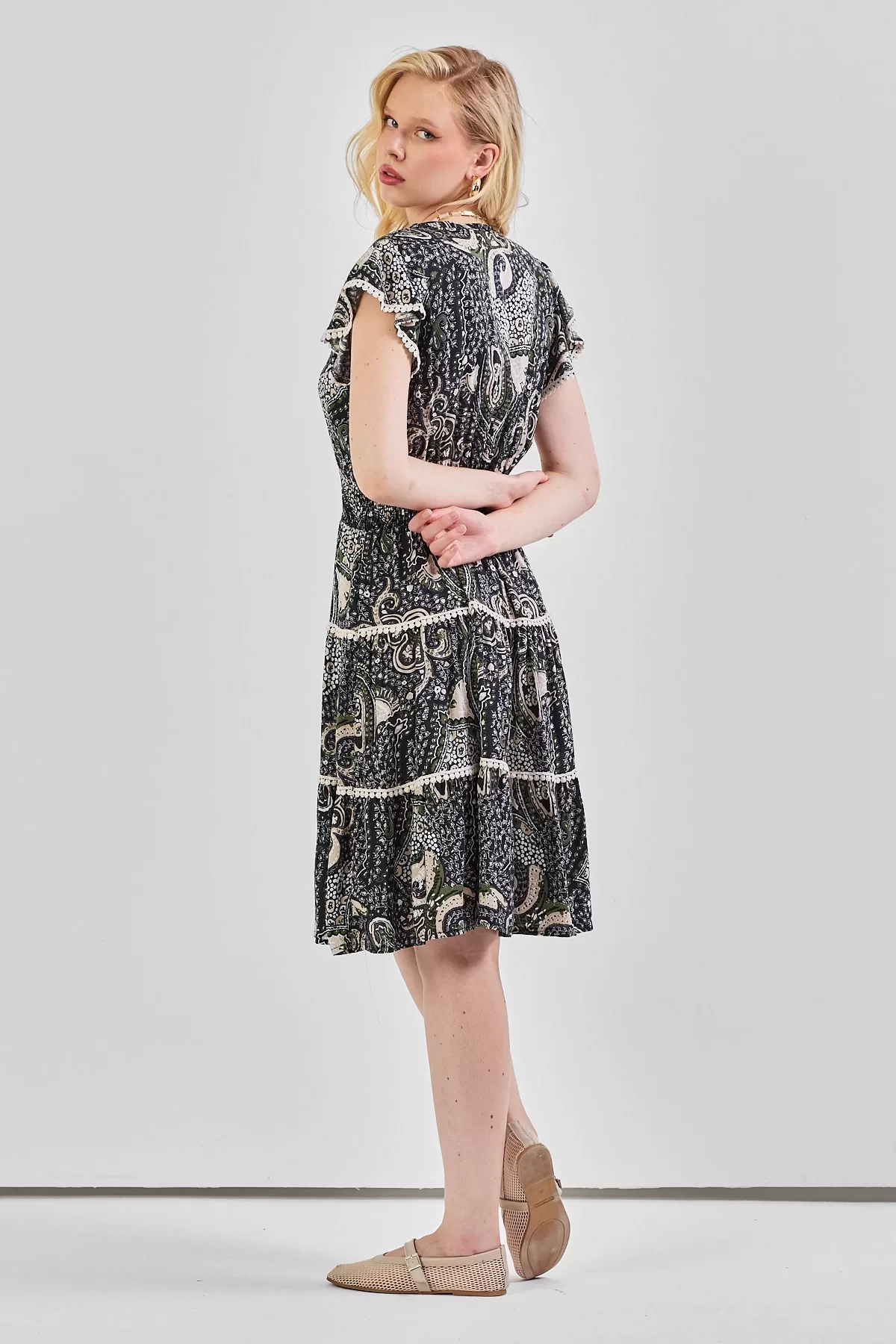 Kadın V Yaka Güpür Detaylı Gipeli Mini Elbise Haki Siyah