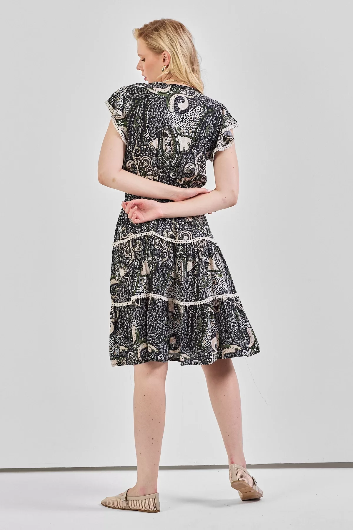 Kadın V Yaka Güpür Detaylı Gipeli Mini Elbise Haki Siyah