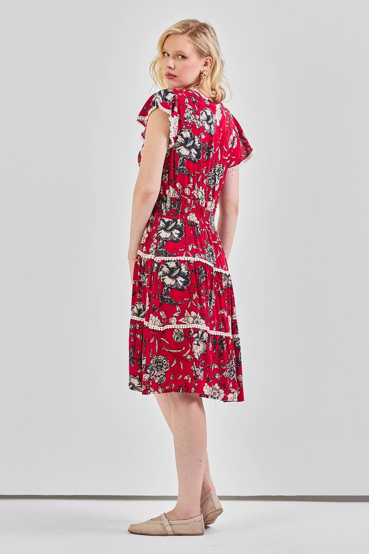 Kadın V Yaka Güpür Detaylı Gipeli Mini Elbise Kırmızı