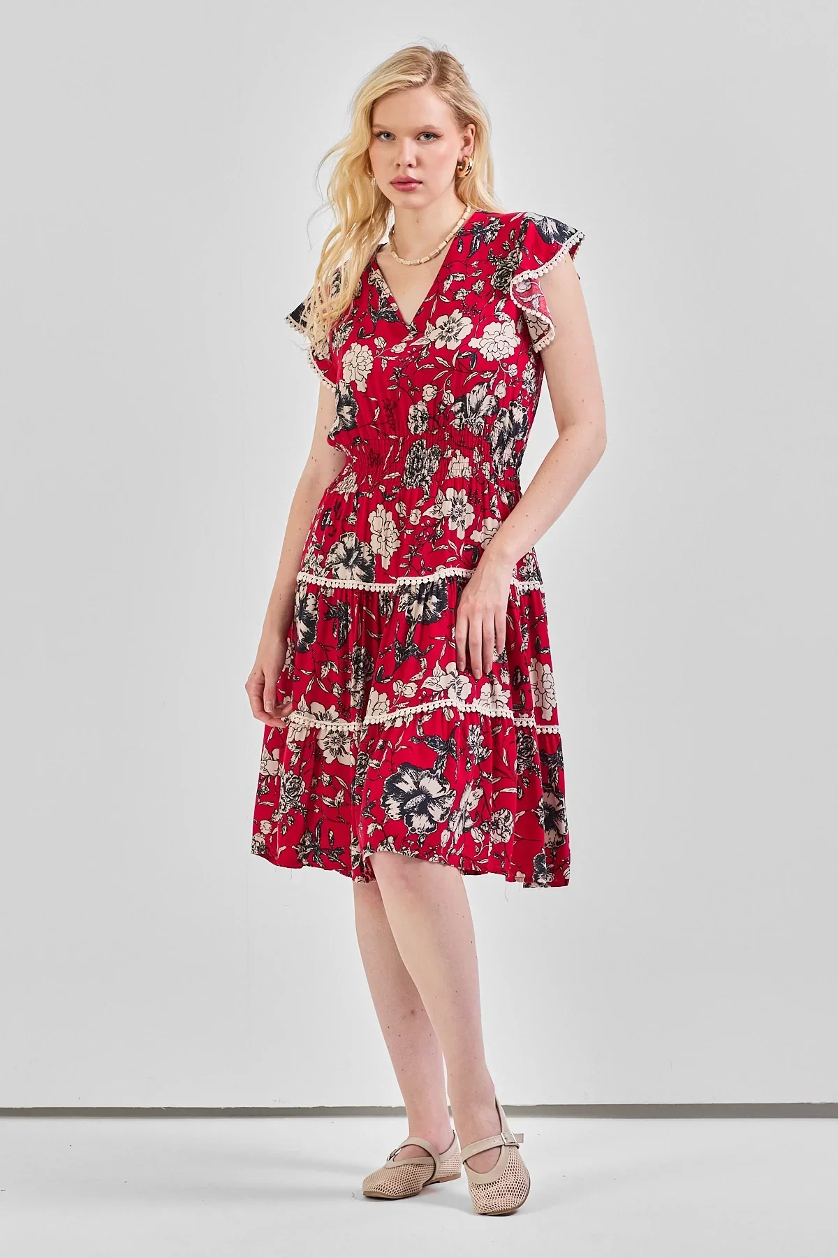 Kadın V Yaka Güpür Detaylı Gipeli Mini Elbise Kırmızı