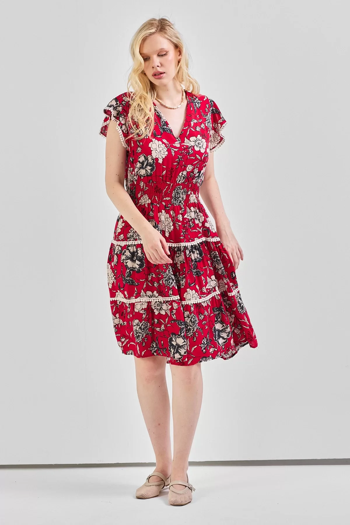 Kadın V Yaka Güpür Detaylı Gipeli Mini Elbise Kırmızı