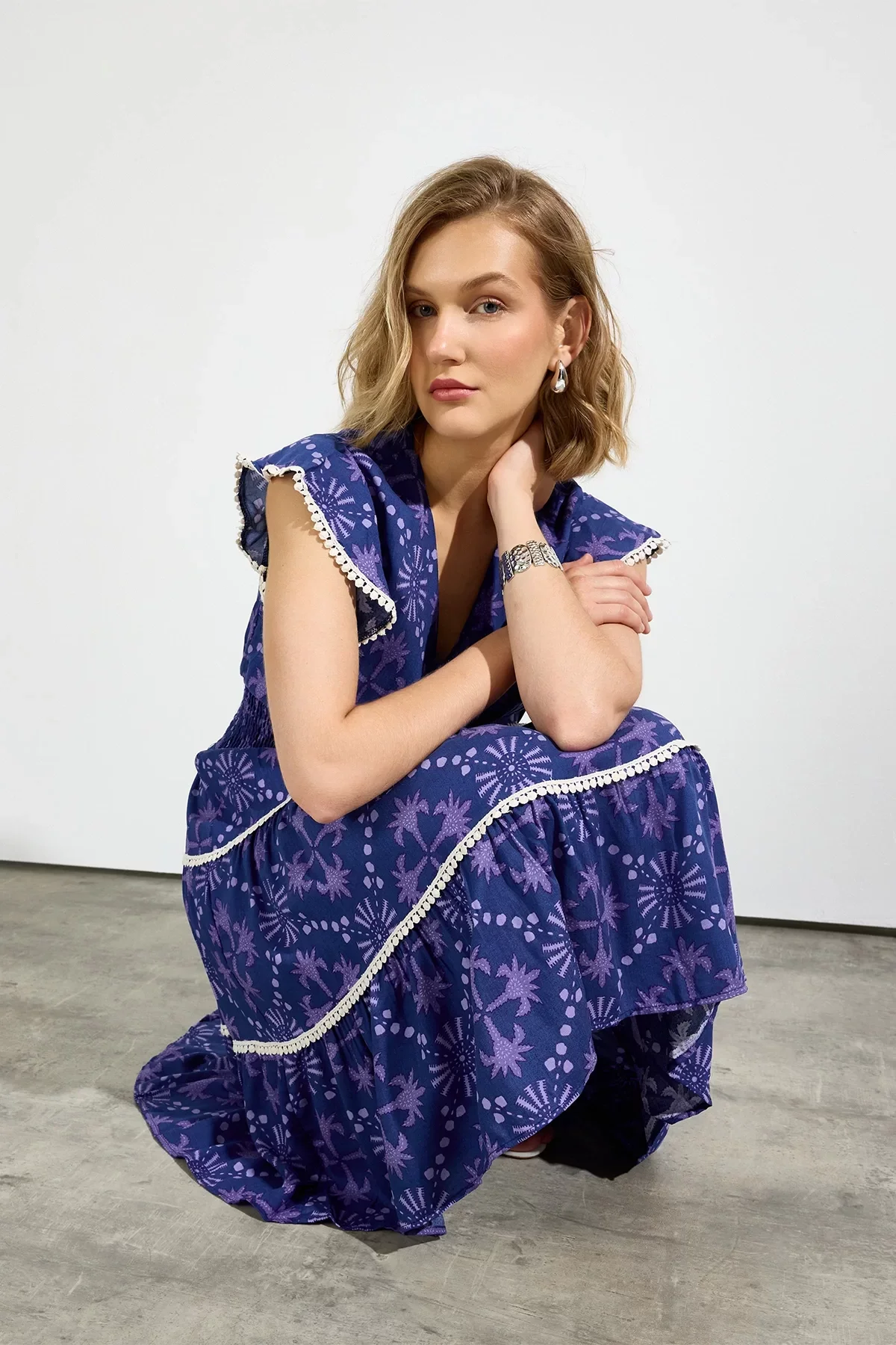 Kadın V Yaka Güpür Detaylı Gipeli Mini Elbise Lacivert