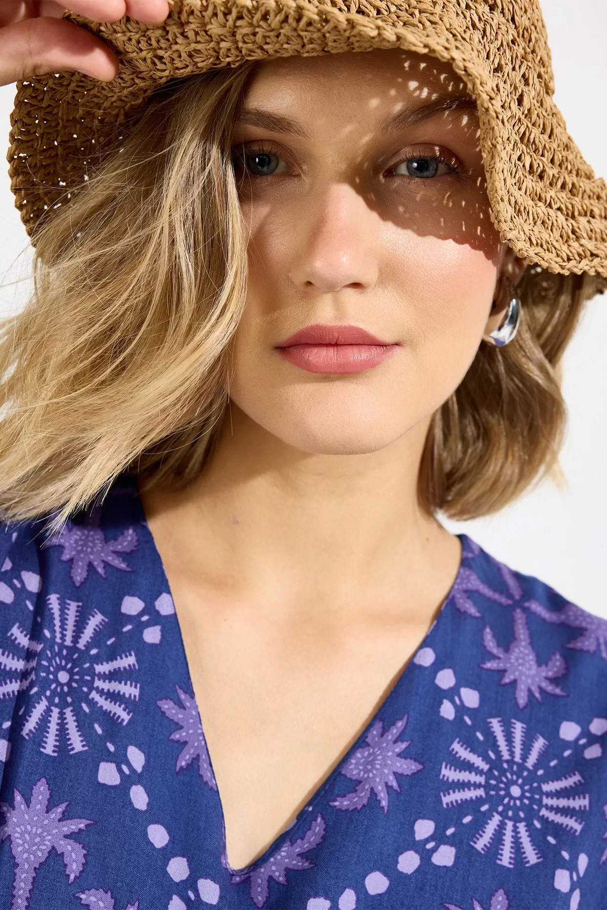 Kadın V Yaka Güpür Detaylı Gipeli Mini Elbise Lacivert