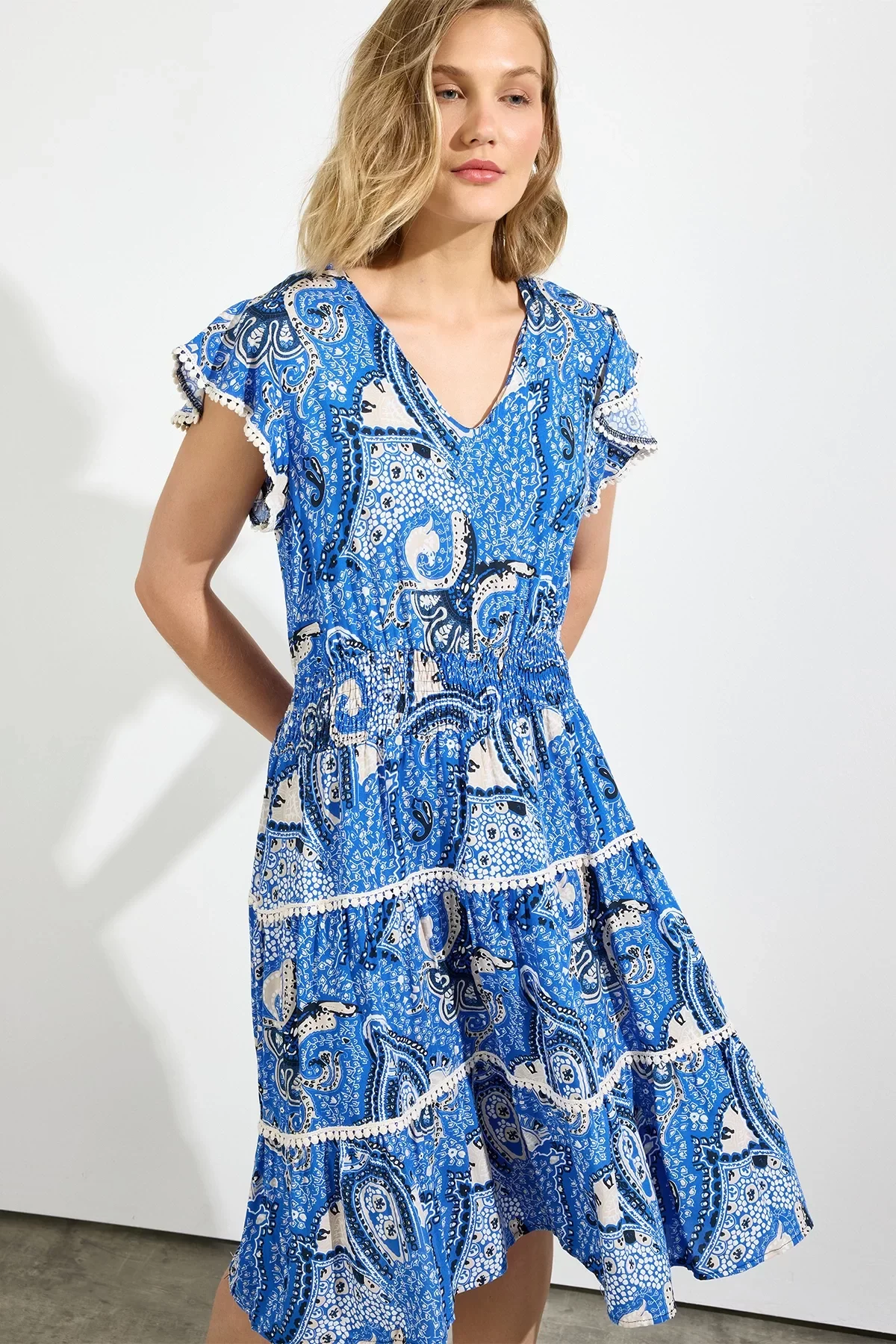 Kadın V Yaka Güpür Detaylı Gipeli Mini Elbise Mavi