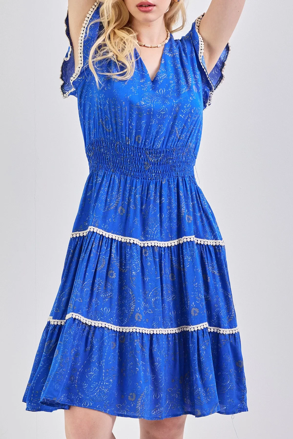 Kadın V Yaka Güpür Detaylı Gipeli Mini Elbise Saks