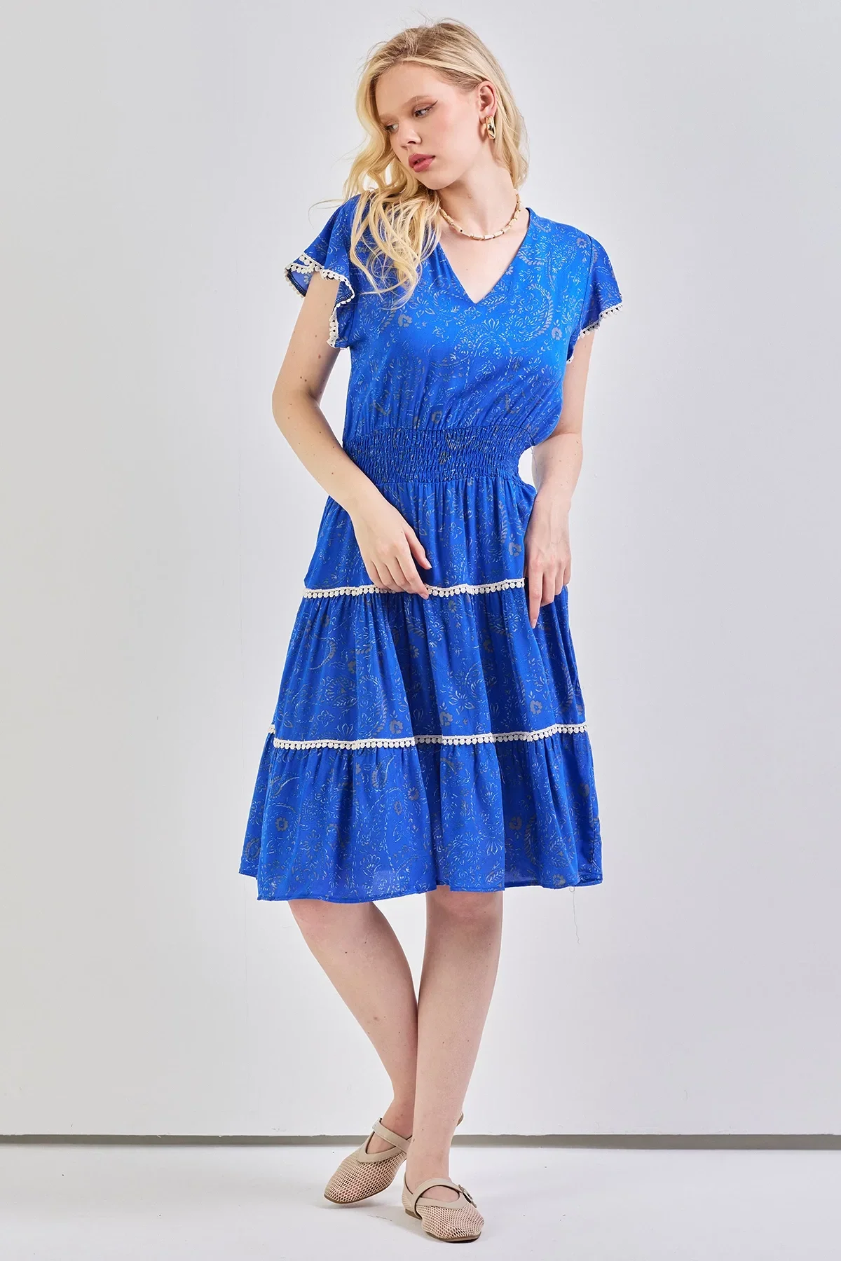 Kadın V Yaka Güpür Detaylı Gipeli Mini Elbise Saks