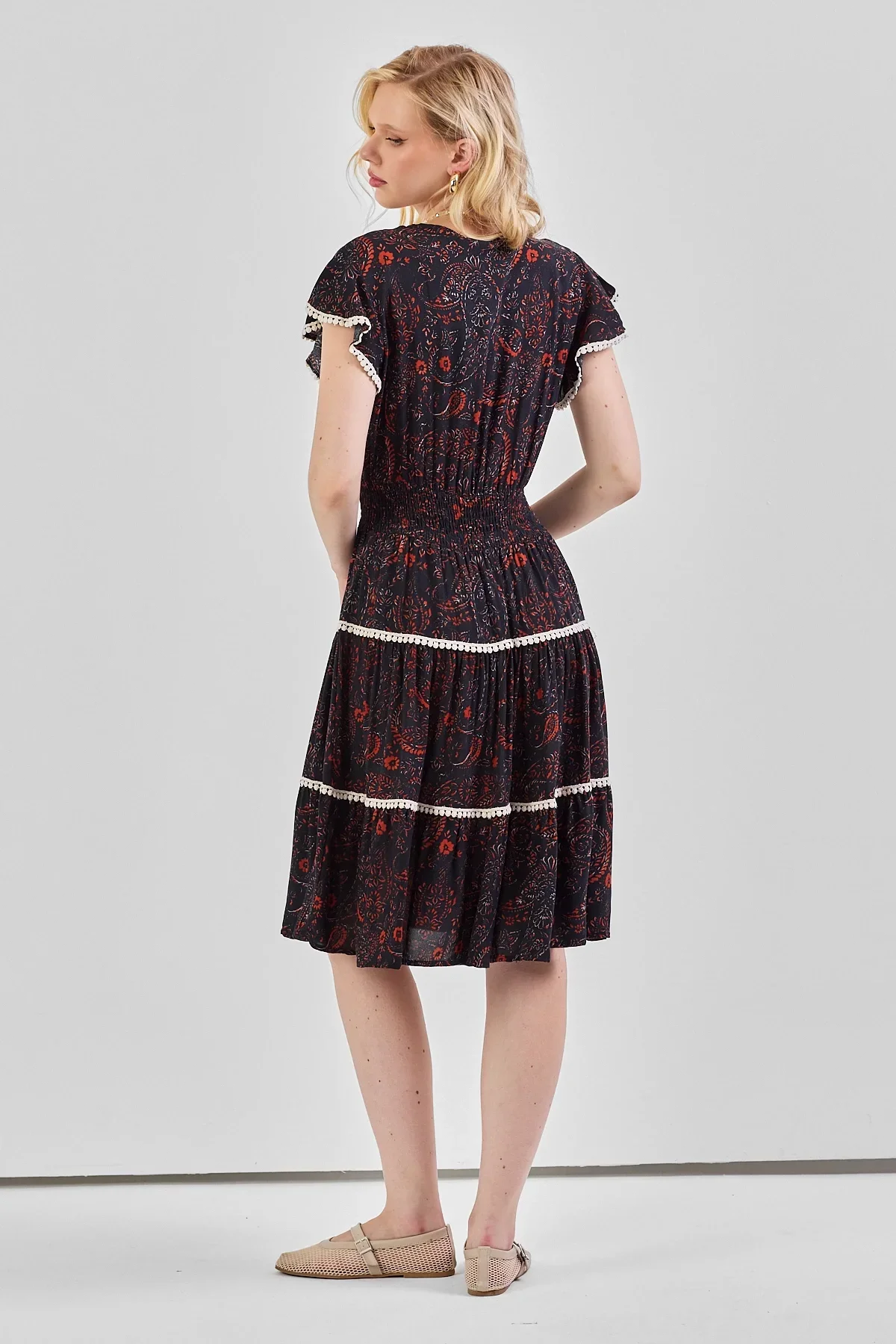 Kadın V Yaka Güpür Detaylı Gipeli Mini Elbise Siyah