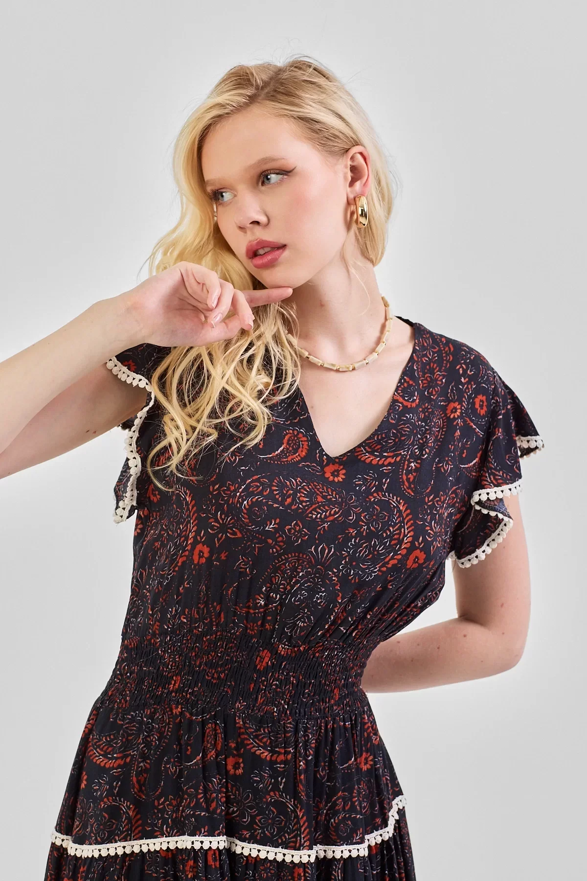 Kadın V Yaka Güpür Detaylı Gipeli Mini Elbise Siyah