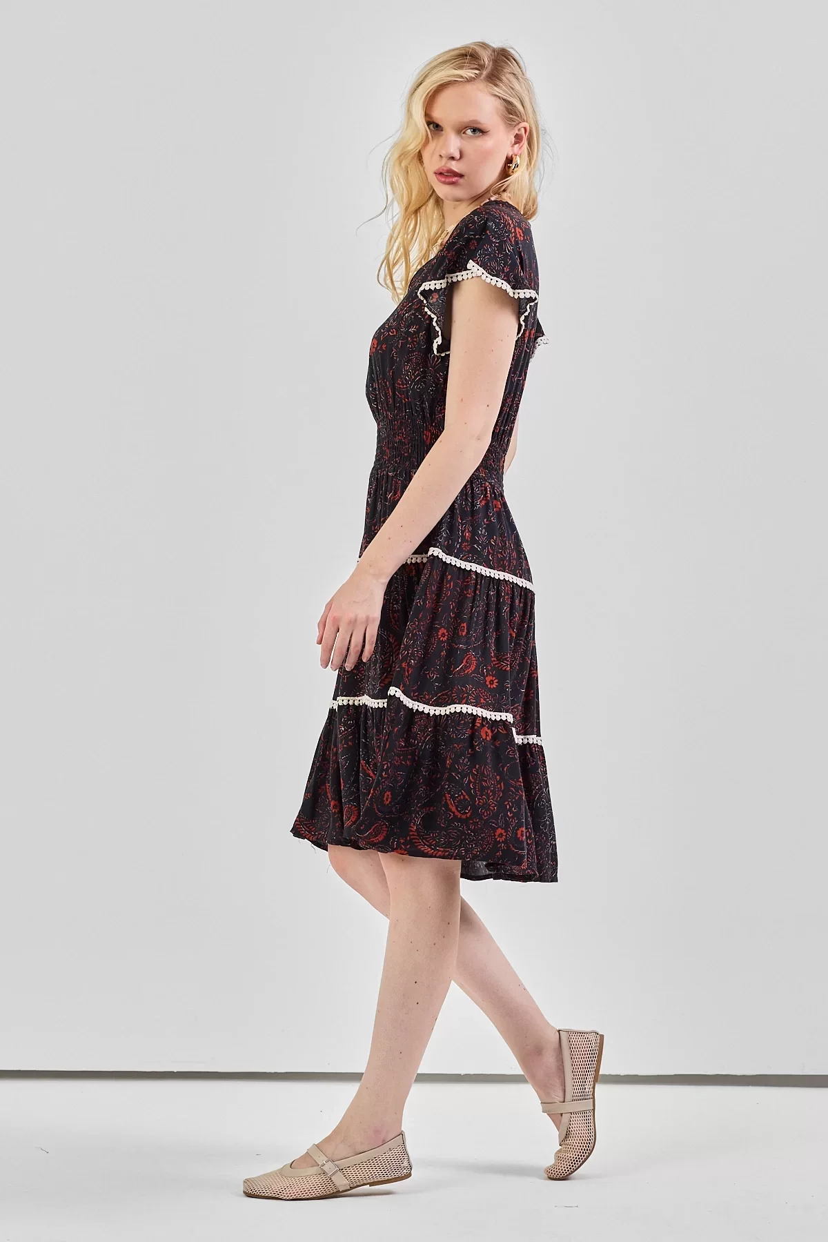 Kadın V Yaka Güpür Detaylı Gipeli Mini Elbise Siyah