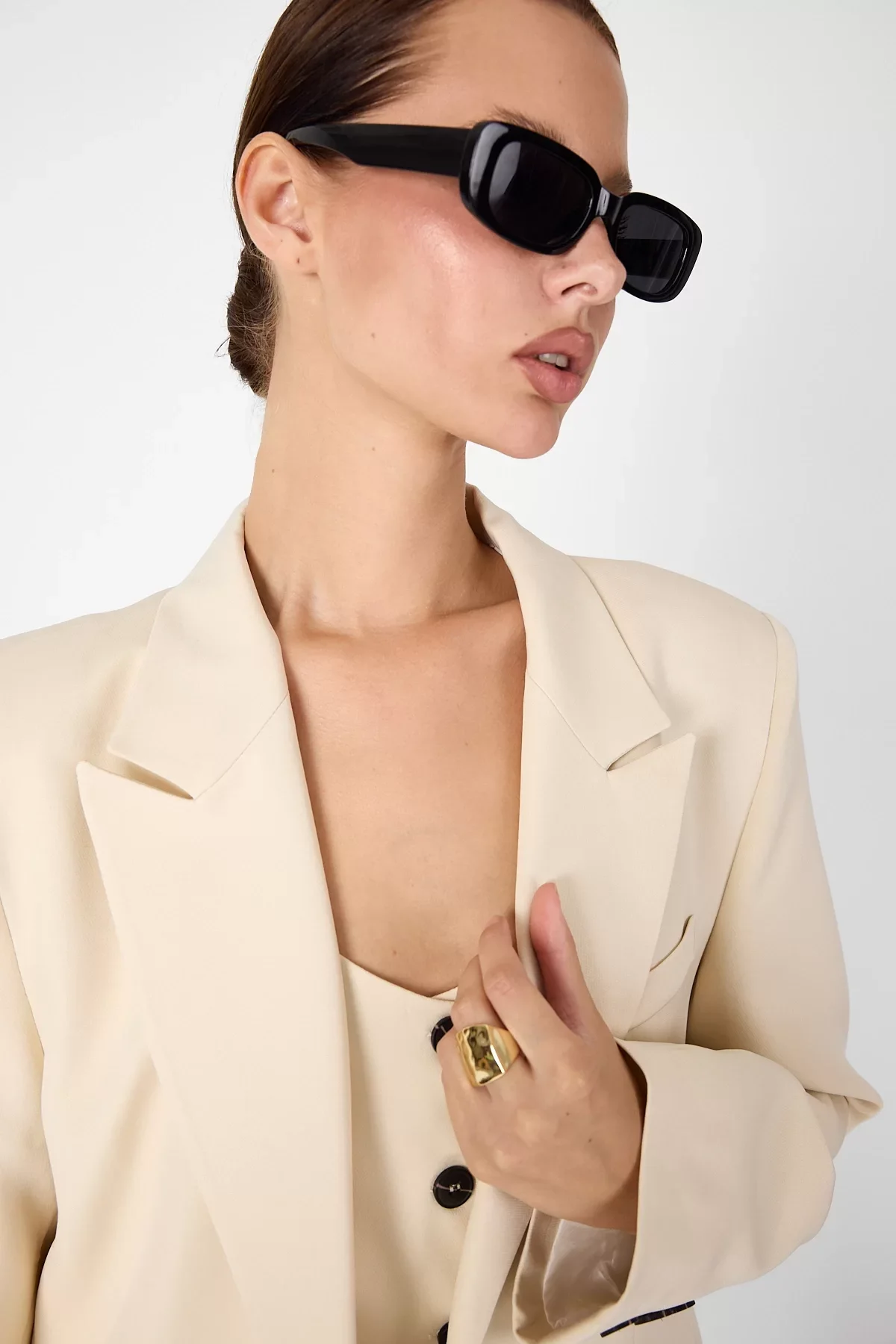 Kadın Yelek, Ceket ve Pantolonlu Üçlü Takım - Krem