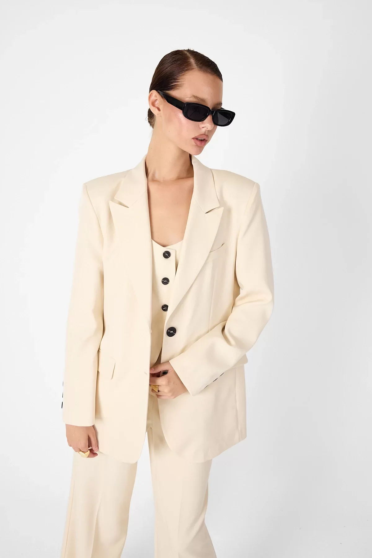 Kadın Yelek, Ceket ve Pantolonlu Üçlü Takım - Krem