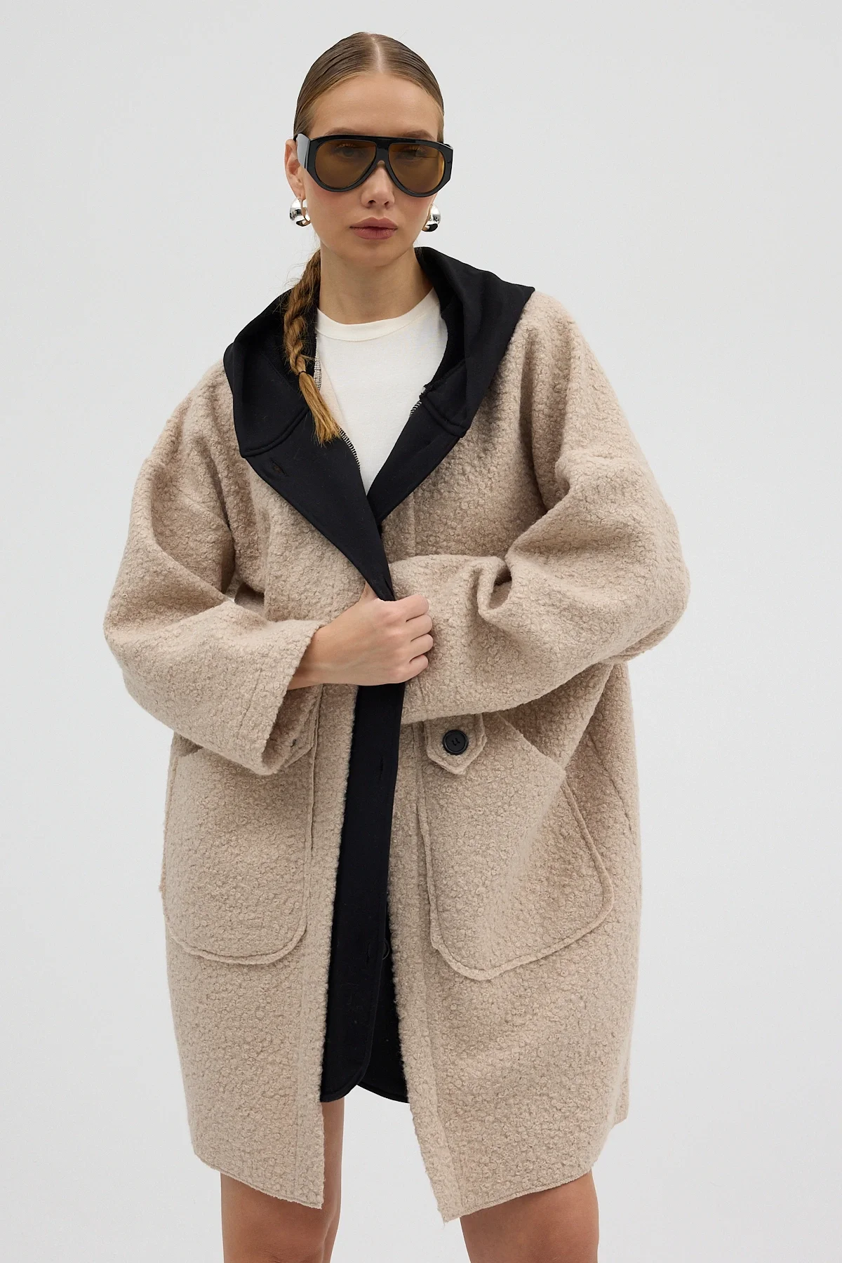 Kapüşonlu Çift Cepli Düğmeli Buklet Kaban - Bej