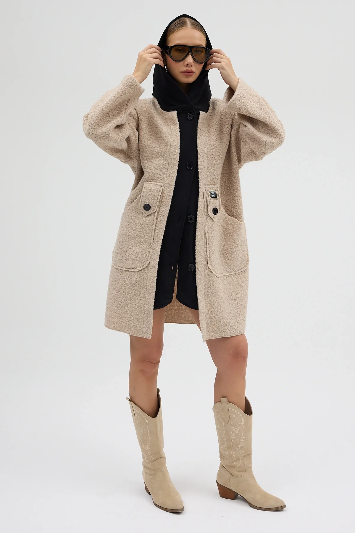 Kapüşonlu Çift Cepli Düğmeli Buklet Kaban - Bej