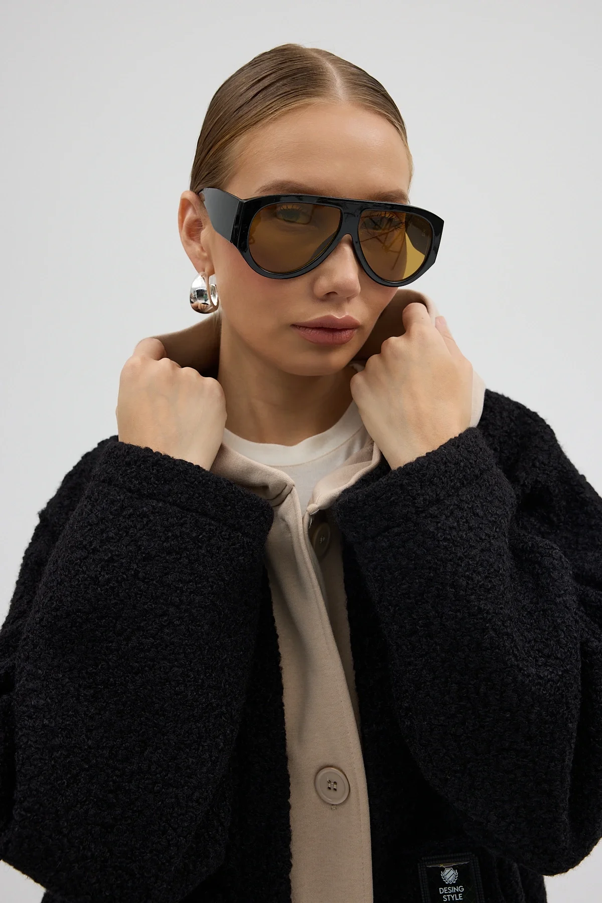 Kapüşonlu Çift Cepli Düğmeli Buklet Kaban - Siyah