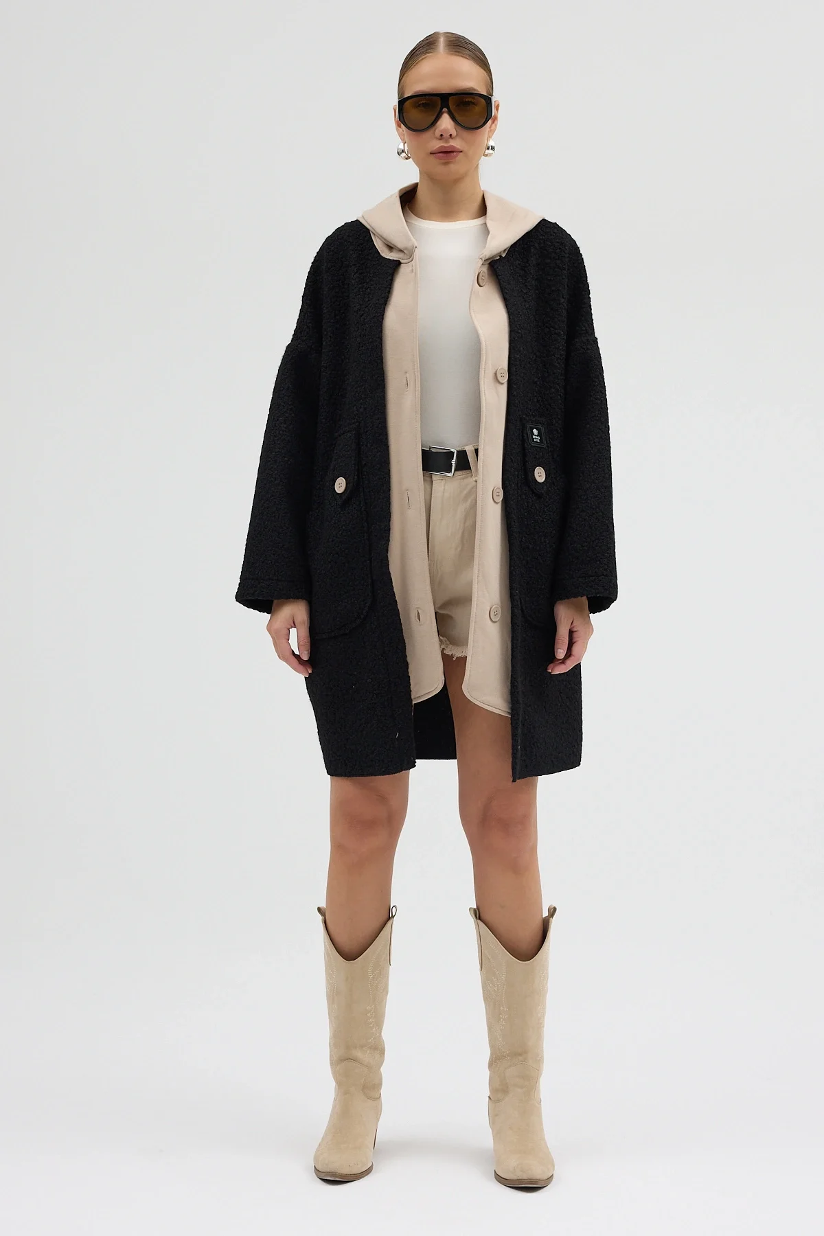 Kapüşonlu Çift Cepli Düğmeli Buklet Kaban - Siyah