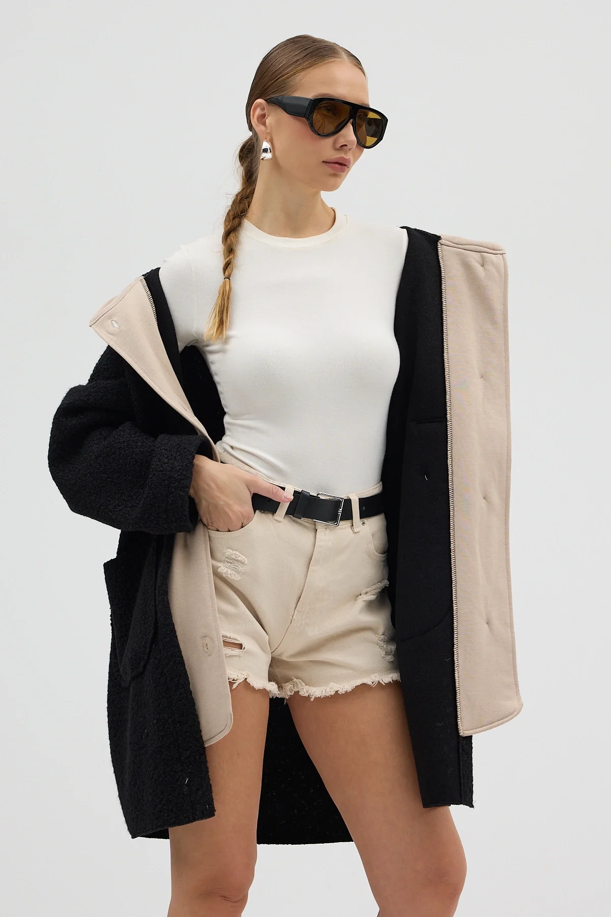 Kapüşonlu Çift Cepli Düğmeli Buklet Kaban - Siyah