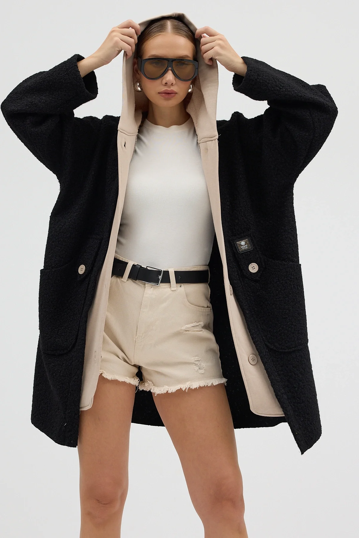 Kapüşonlu Çift Cepli Düğmeli Buklet Kaban - Siyah