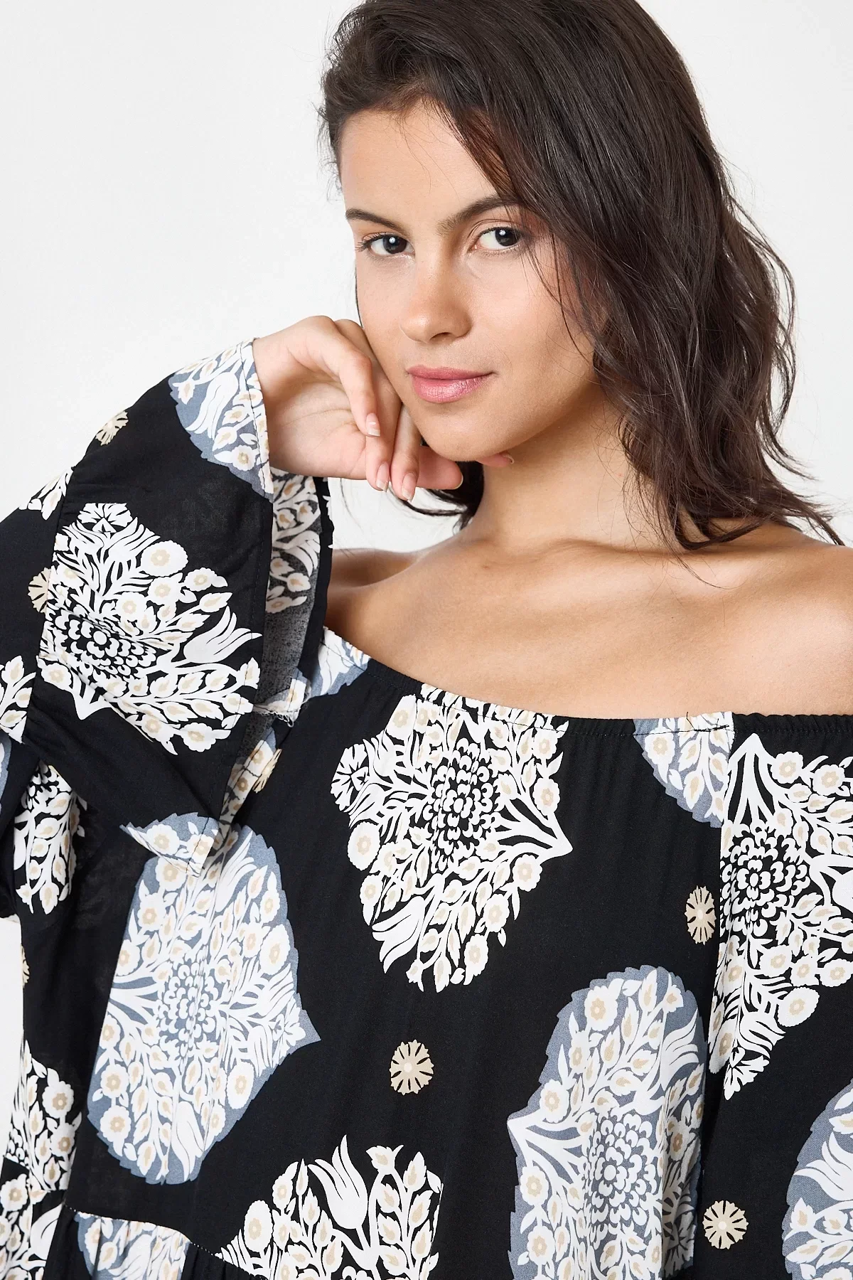 Şal Desenli Madonna Yaka Maxi Elbise Siyah