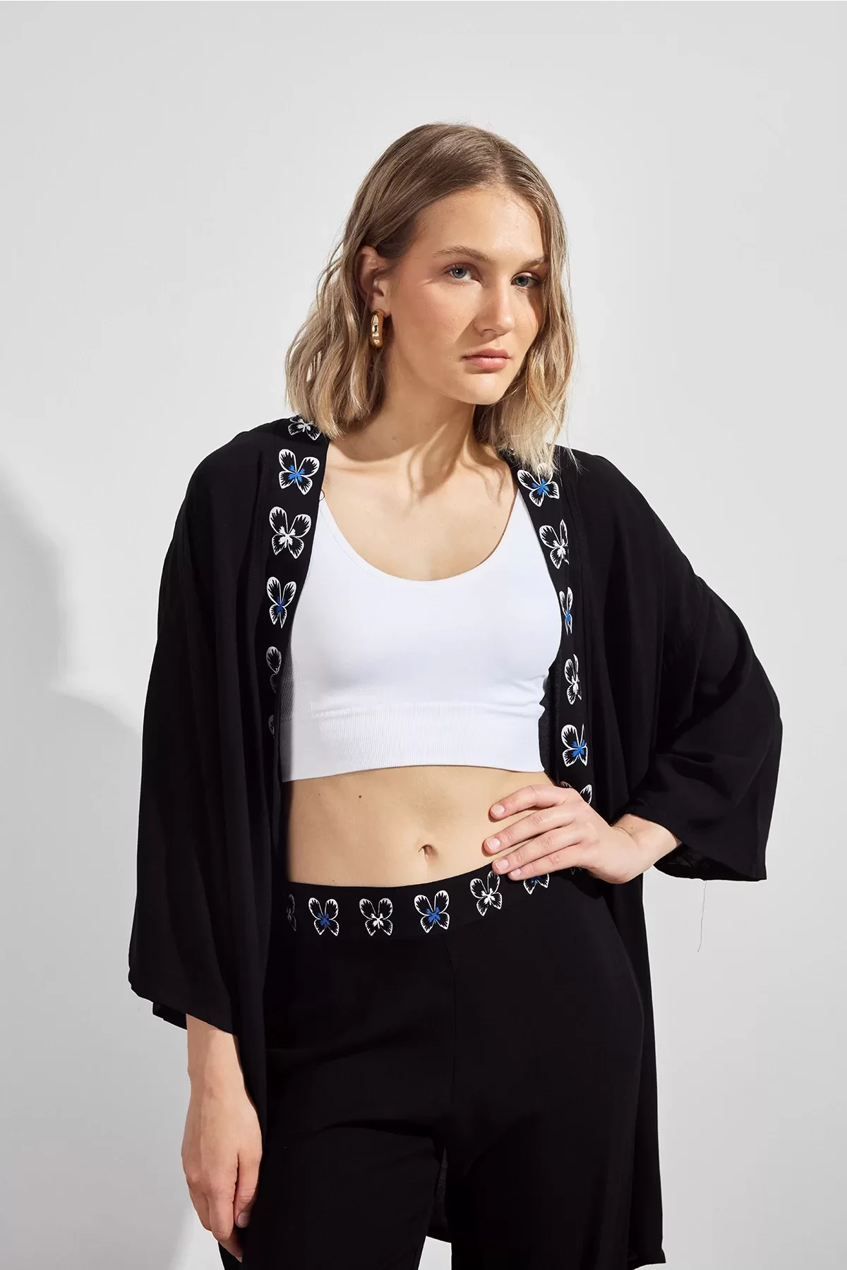 Siyah Mavi Kelebek Desenli Sırt Detaylı Viskon Takım