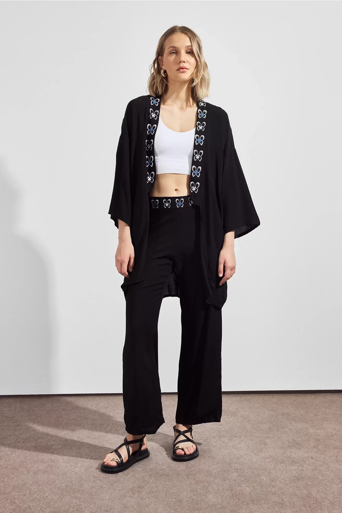 Siyah Mavi Kelebek Desenli Sırt Detaylı Viskon Takım