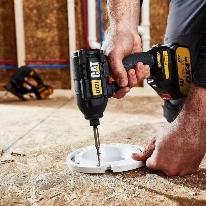 CAT DX71.2 18Volt 4.0Ah Li-ion Çift Akülü 215Nm Kömürsüz Profesyonel Şarjlı Darbeli Tornavida