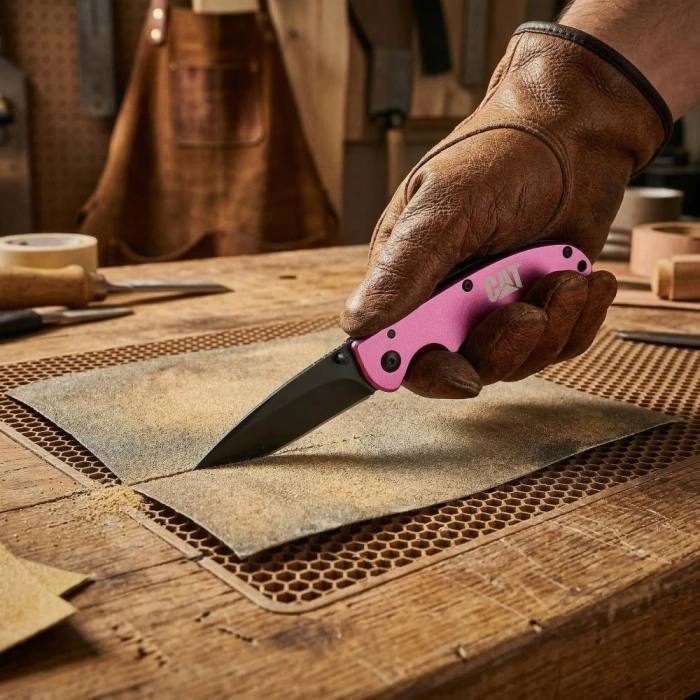 CAT DA980060 Kemer Askı Kancalı Katlanabilir 15CM Paslanmaz Çelik Pembe Kamp Çakısı