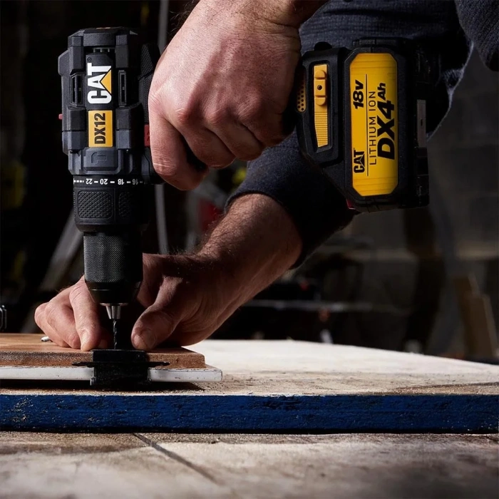 CAT DX12.2 18Volt/4.0Ah Li-ion Çift Akülü Kömürsüz Profesyonel Şarjlı Darbeli Matkap