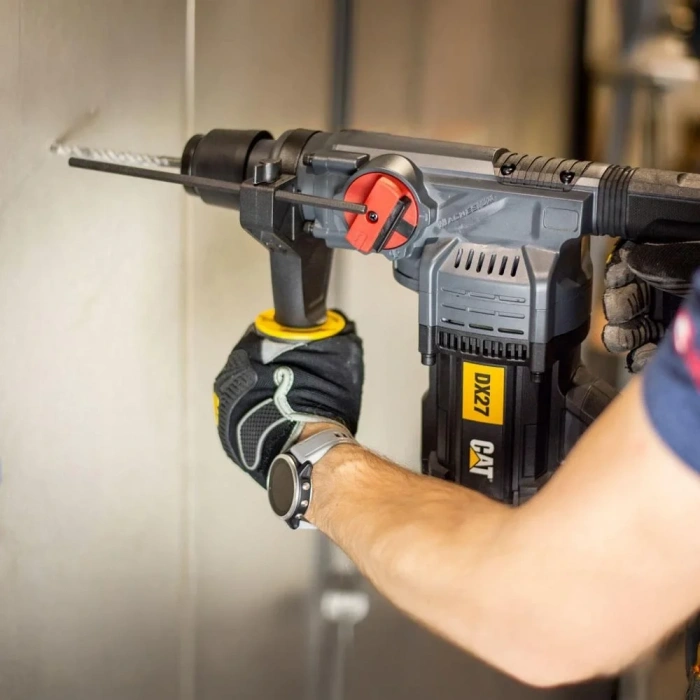 CAT DX27SET 1500Watt 5.0J 32MM Profesyonel SDS-Plus Kırıcı/Delici + DA03903 3 Parça Kırıcı Uç Seti