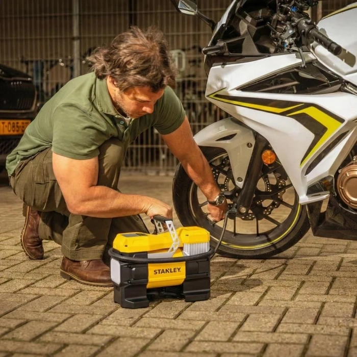 STANLEY SXIF0001 12Volt 150 PSI Dijital Basınç Göstergeli Lastik Şişirme Pompası + Led Lamba