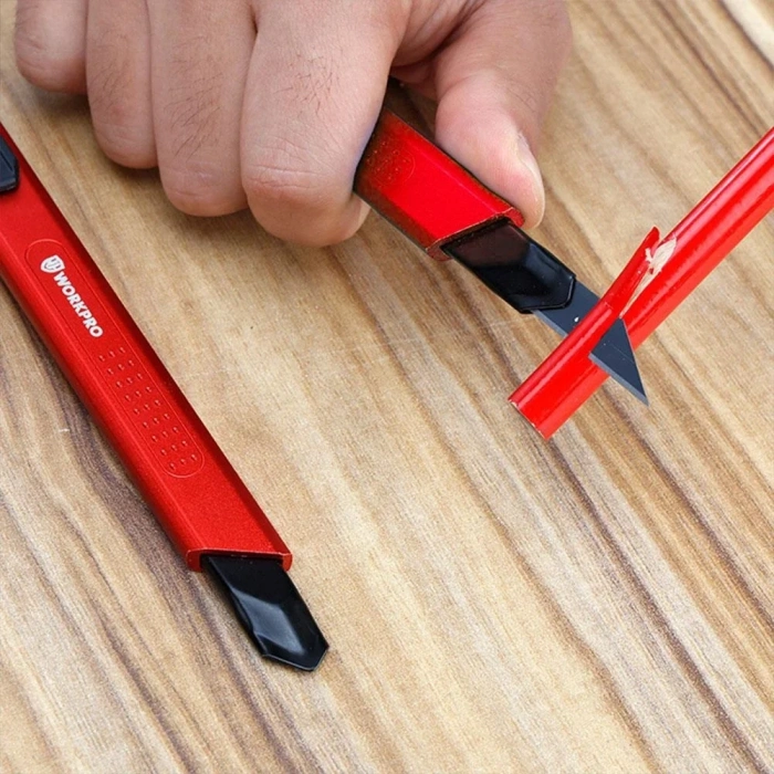 WORKPRO WP212020 9MM Alüminyum Kasa Cep Askılı Maket Bıçağı (KIRMIZI)