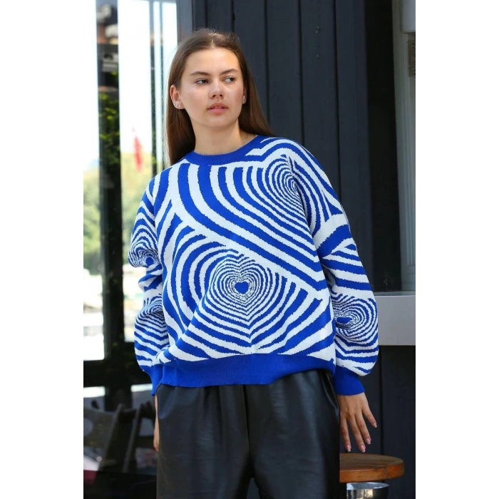 Beyaz kalp çizgili kazak saks mavisi