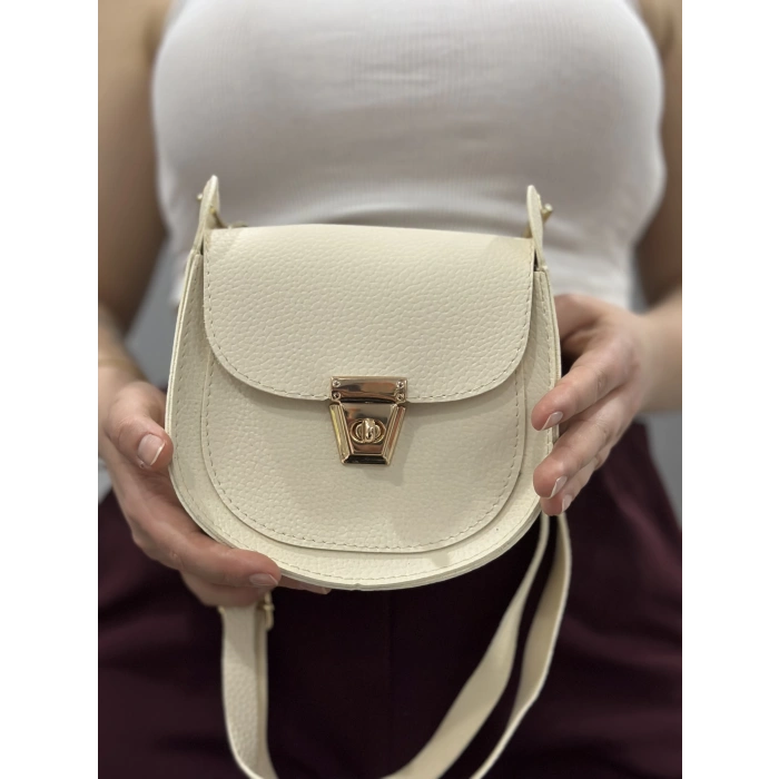 Klasik kapaklı bej cilt çanta