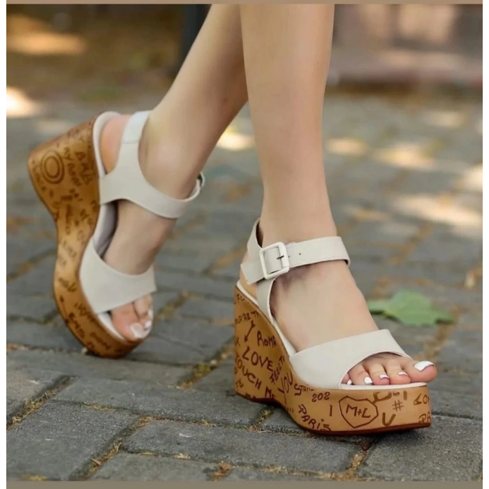 Riboy Bej Cilt Dolgu Topuk Sandalet