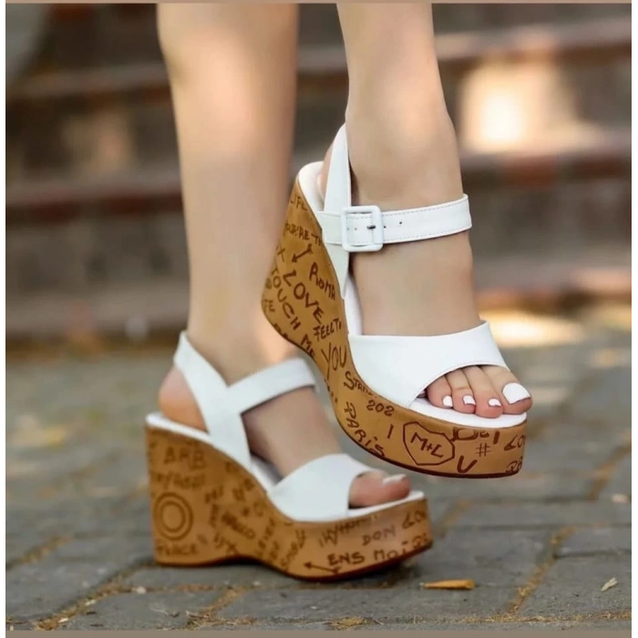 Riboy Beyaz Cilt Dolgu Topuk Sandalet