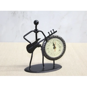 Metal Saatli Gitar Çalan Müzisyen Alk4334