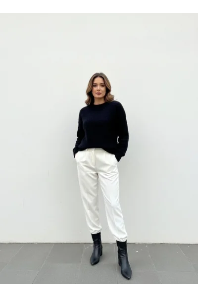 Yumuşak Siyah Kazak