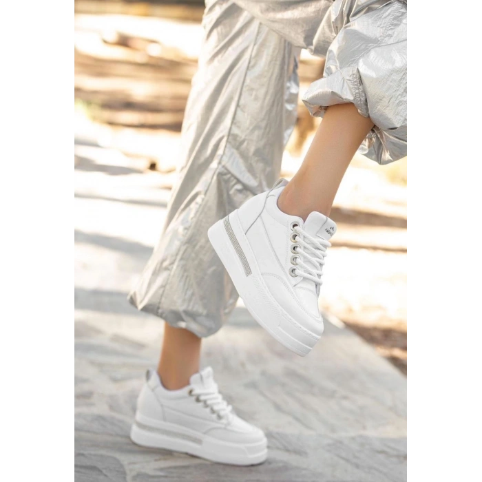 Lulu Beyaz Cilt Bağcıklı Spor Ayakkabı