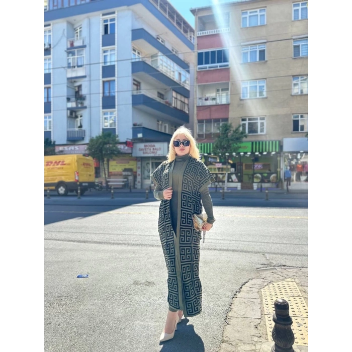 Siyah çizgi desenli elbiseli hırka triko takım haki