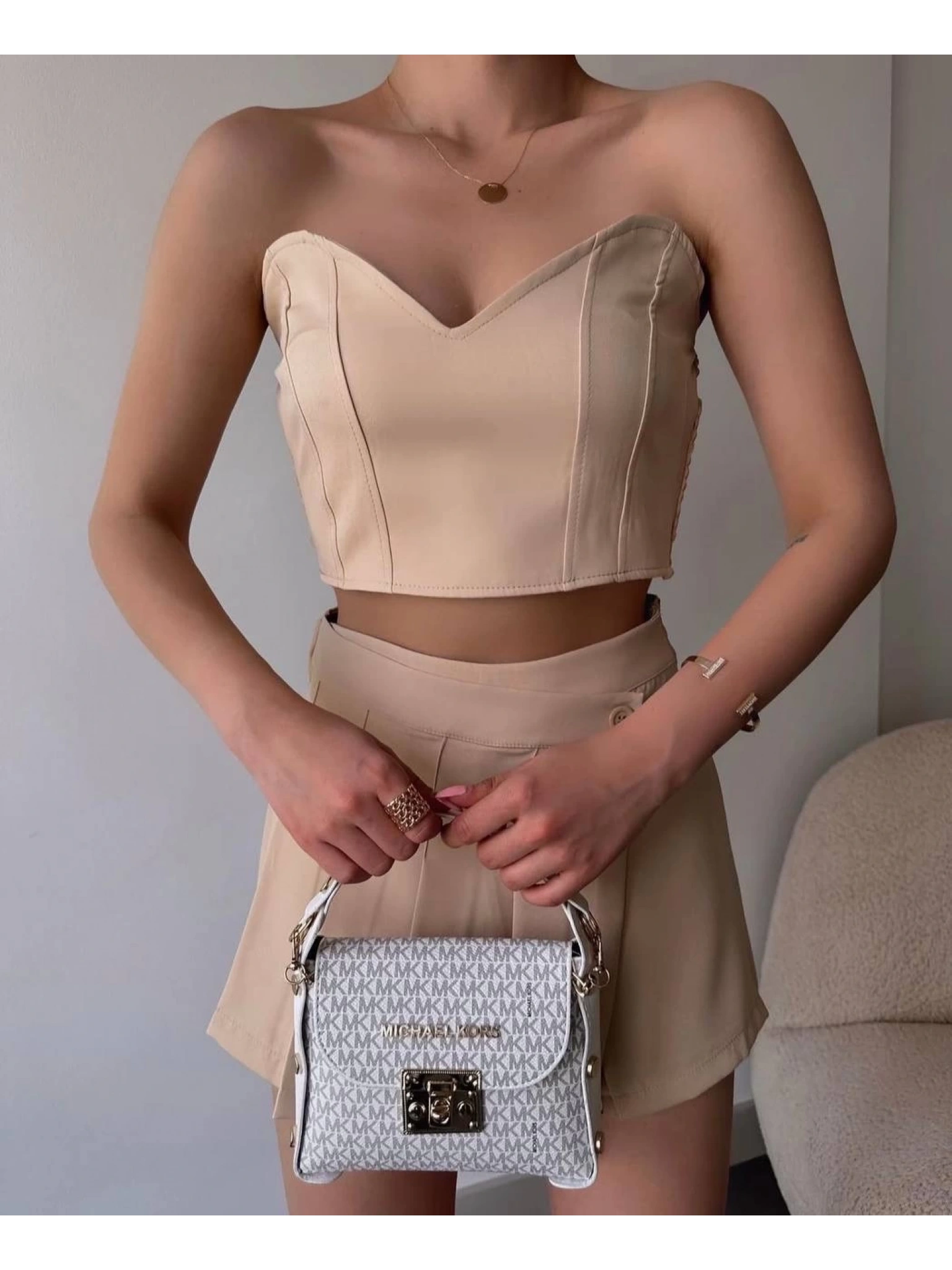 Arkadan büzgülü esnek büstiyer bej