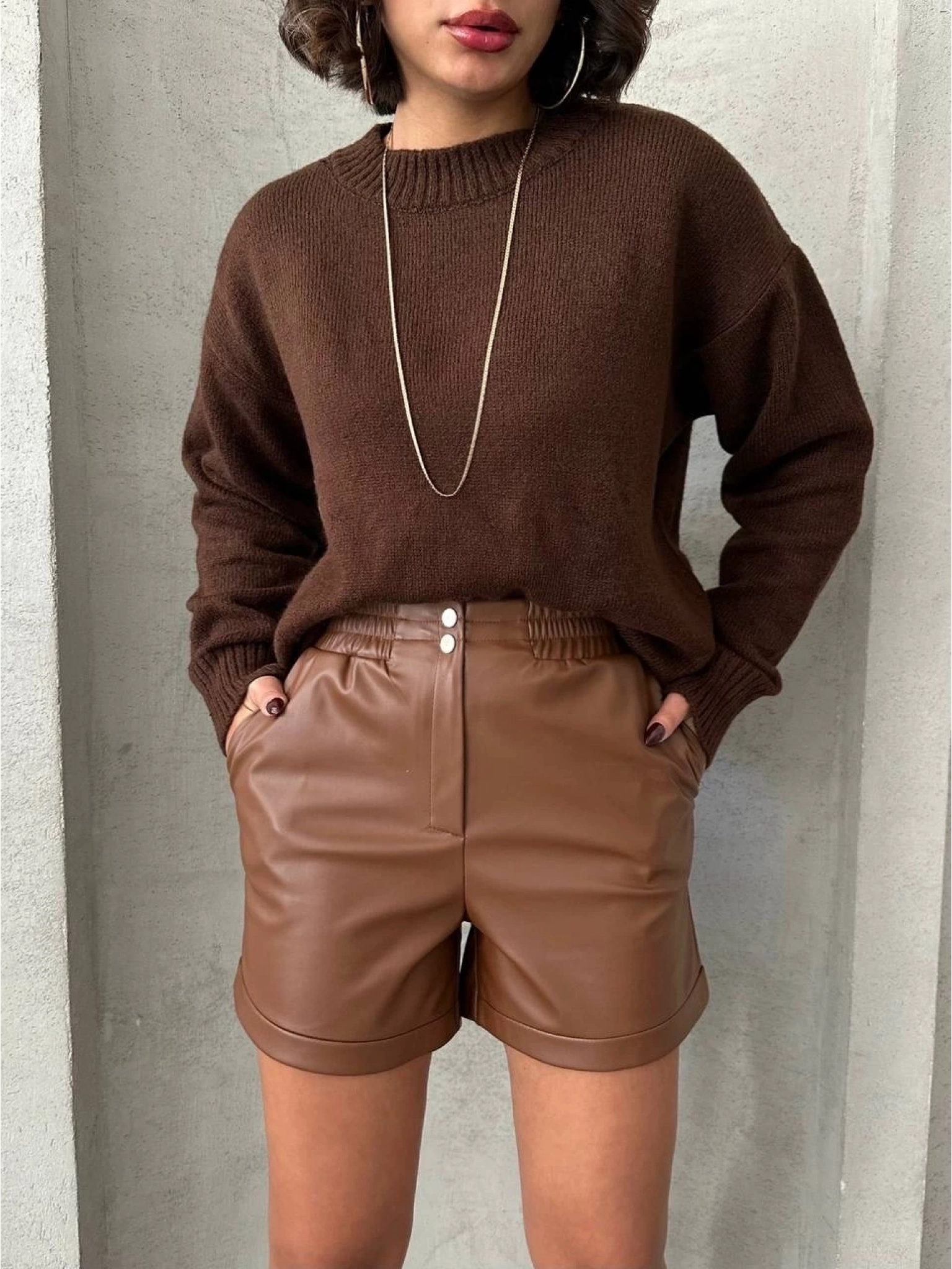 Beli lastikli çıtçıtlı deri şort kahve w241007