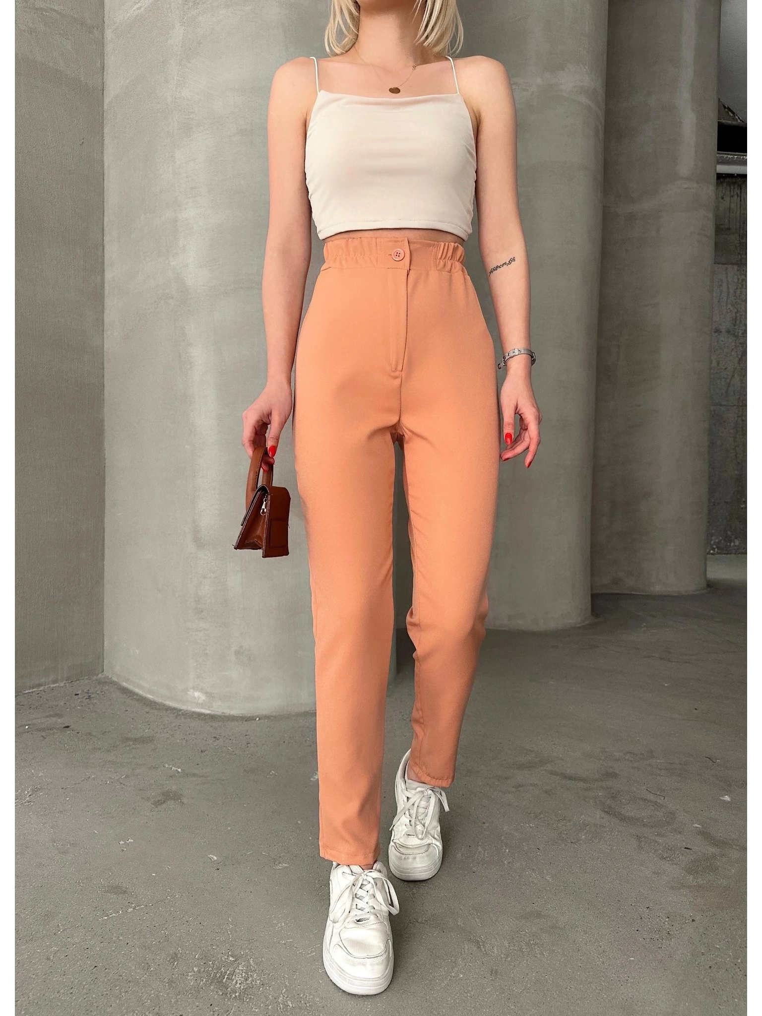 Beli lastikli karamel pantolon