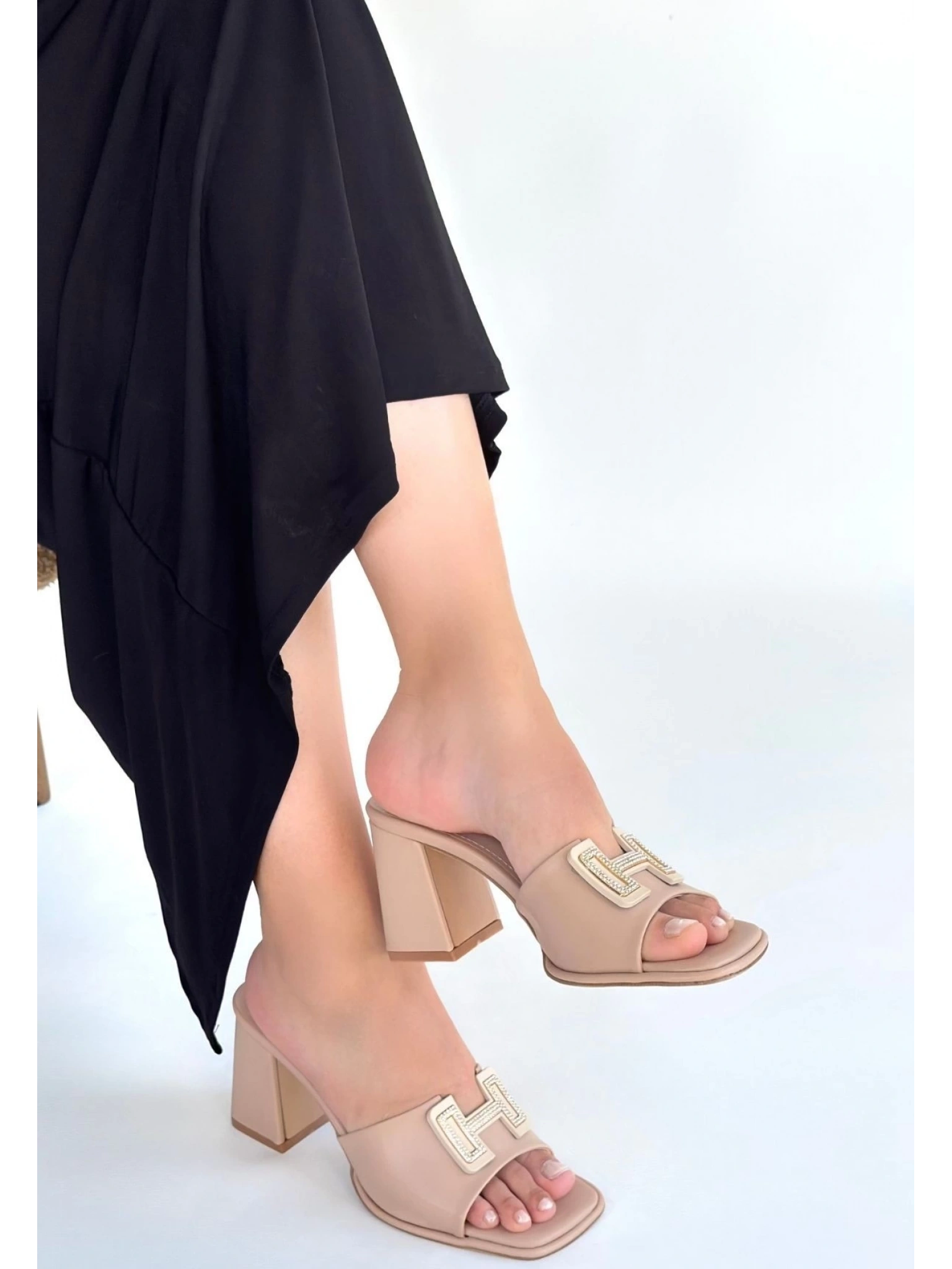 Caren Bej Cilt Topuklu Terlik