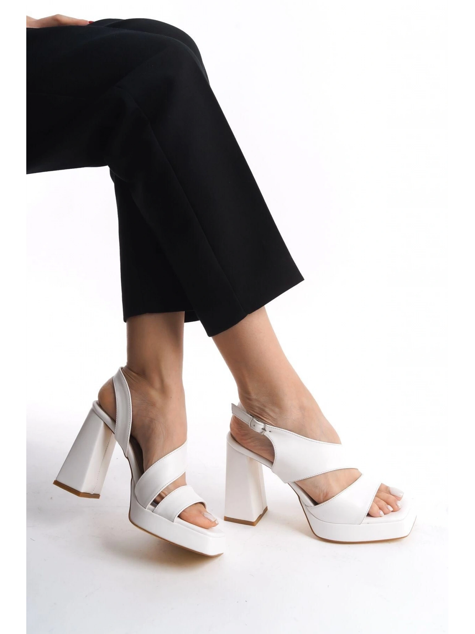 Cica Beyaz Cilt Topuklu Ayakkabı