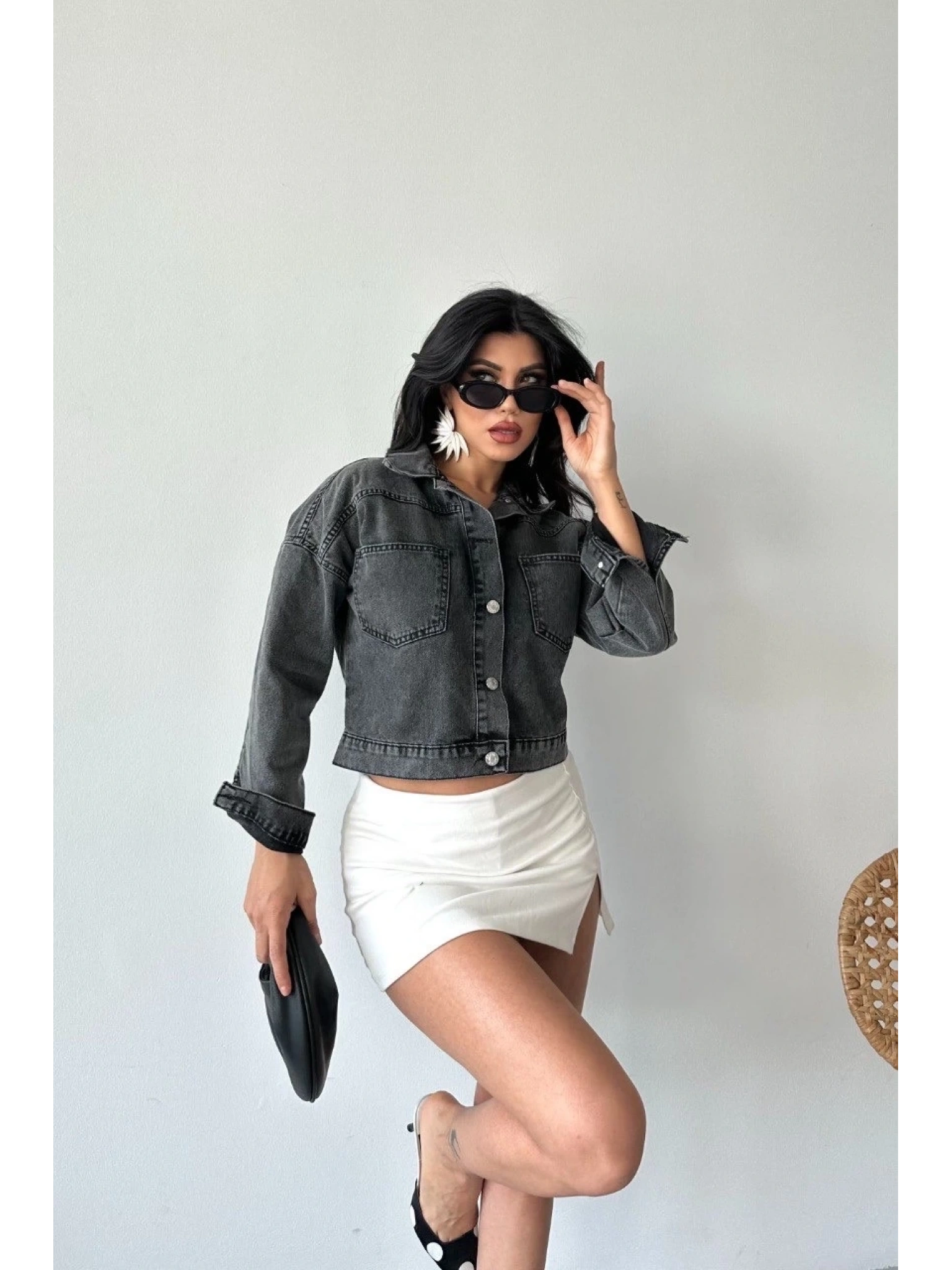 Çift cepli kol katlamalı süper taş enzim yıkama crop kot ceket füme d2000