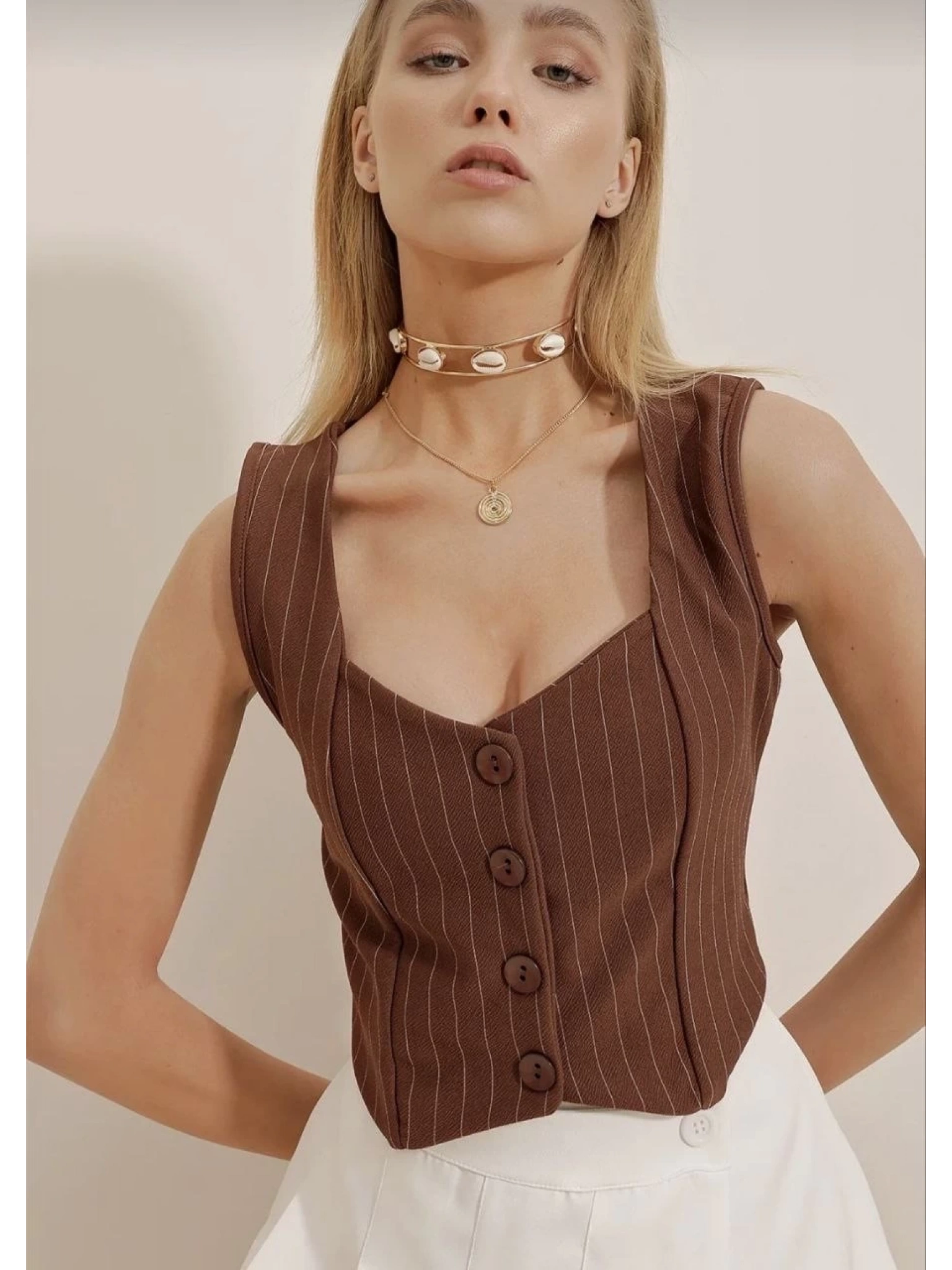 Çizgili krep düğmeli yelek kahve s3395