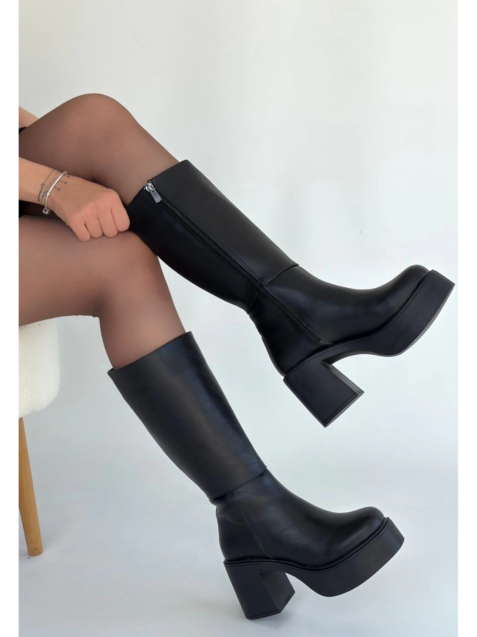 Disan Siyah Cilt Topuklu Çizme