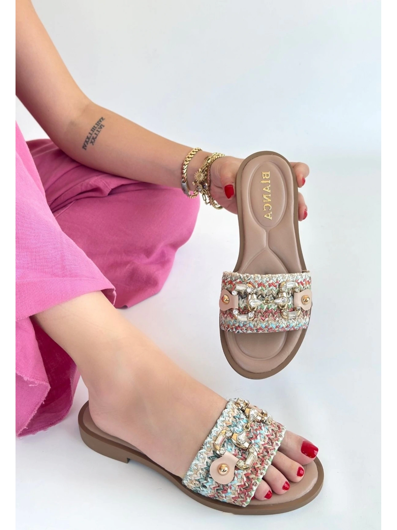 Gonne Renkli Hasır Dokuma Terlik