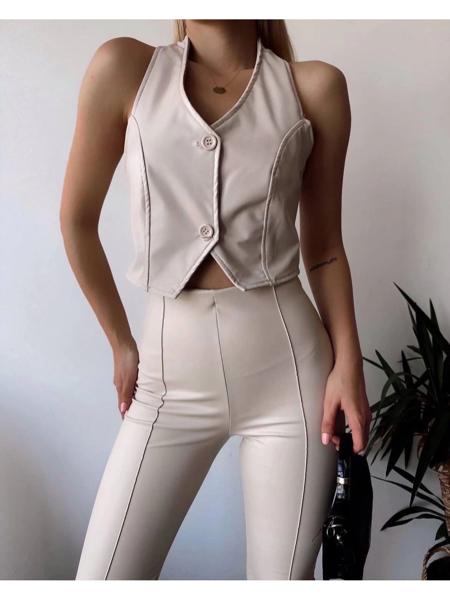 İki düğmeli deri yelek krem s243001