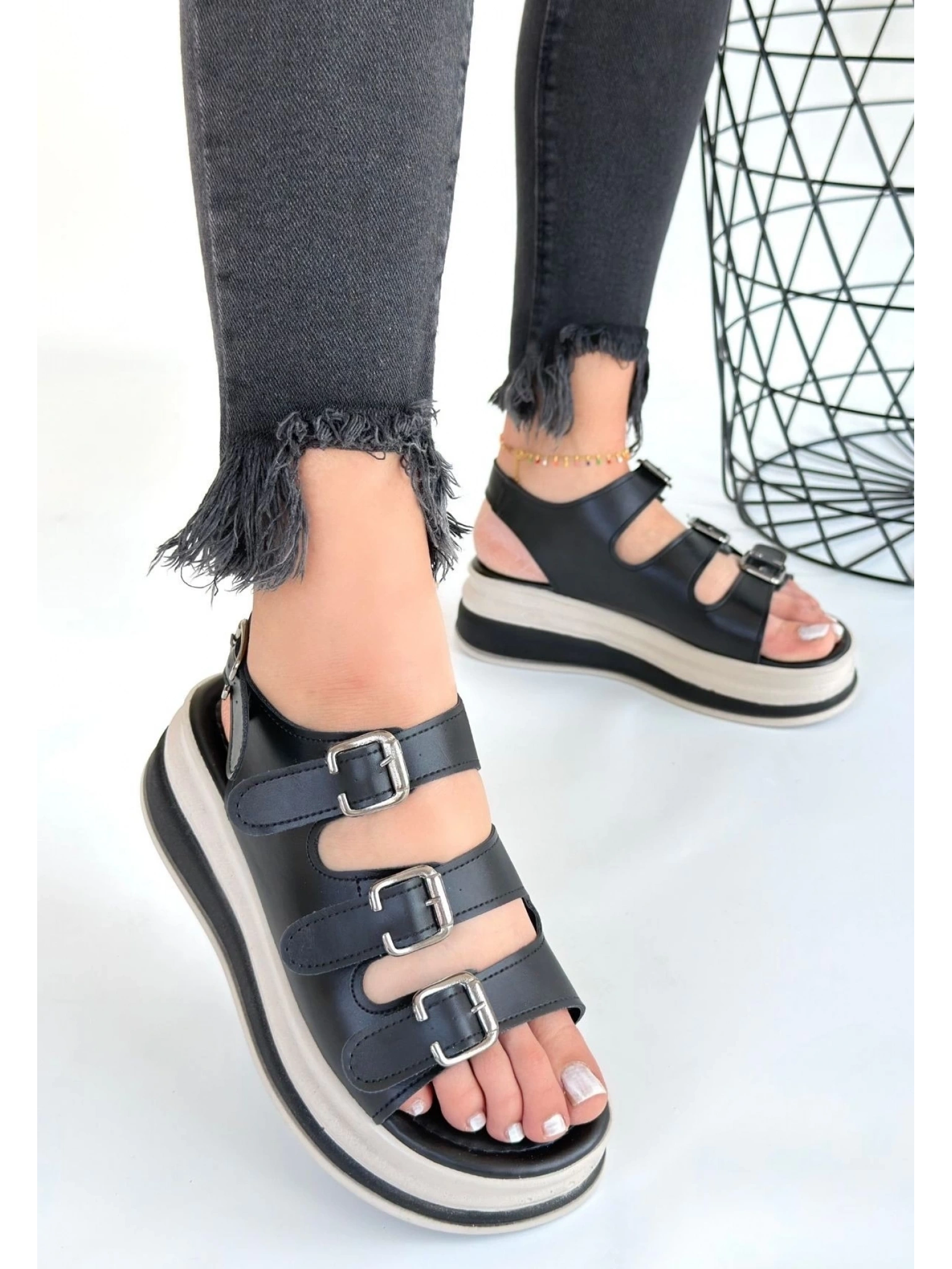 Jatay Siyah Cilt Sandalet