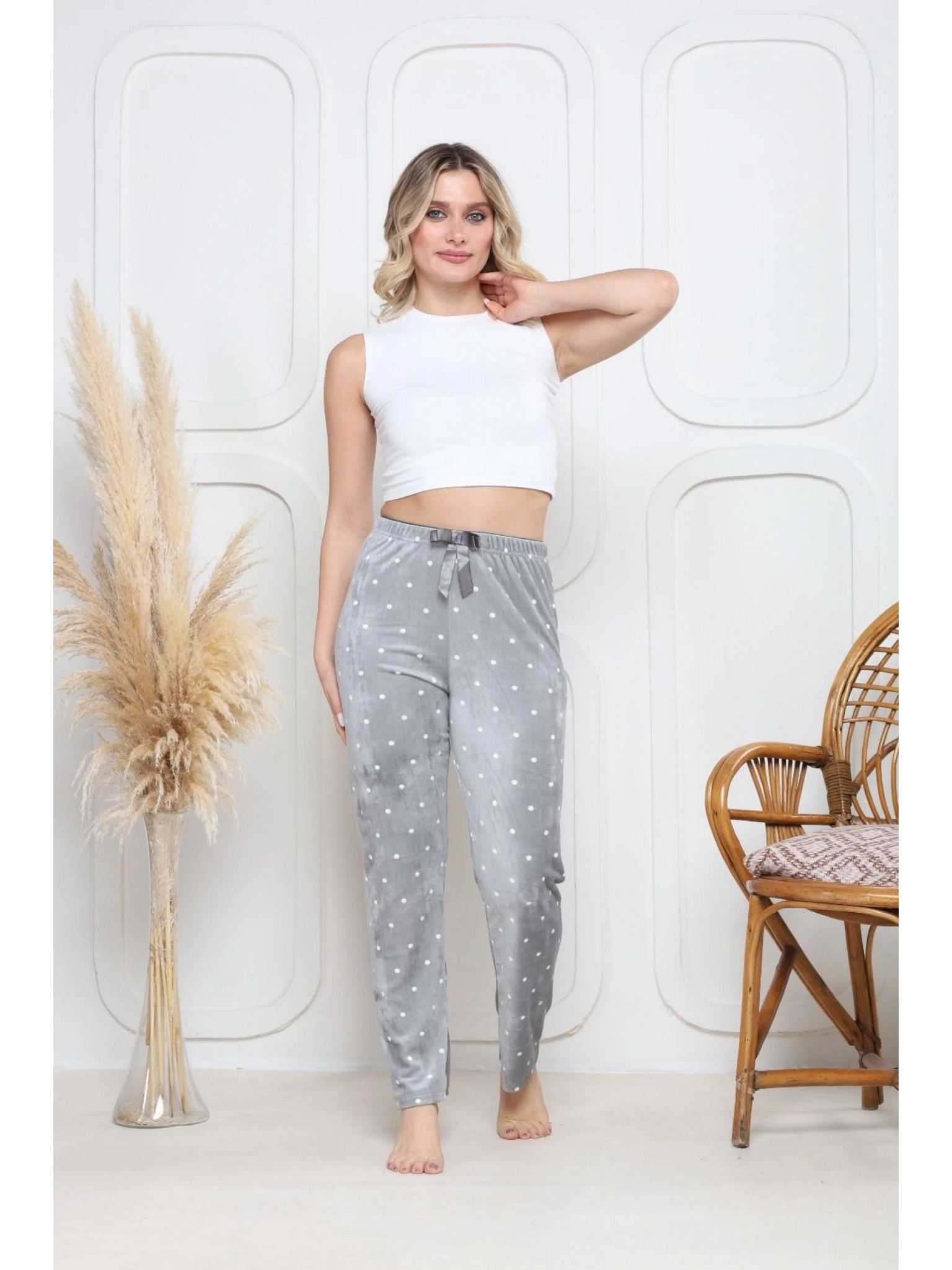 Kadife pijama altı gri üstüne yuvarlak beyazPontiye desenli q7013